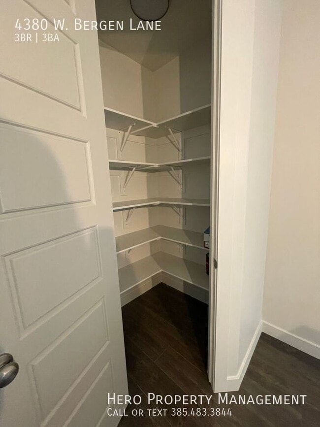 Foto del edificio - 4380 Bergen Ln