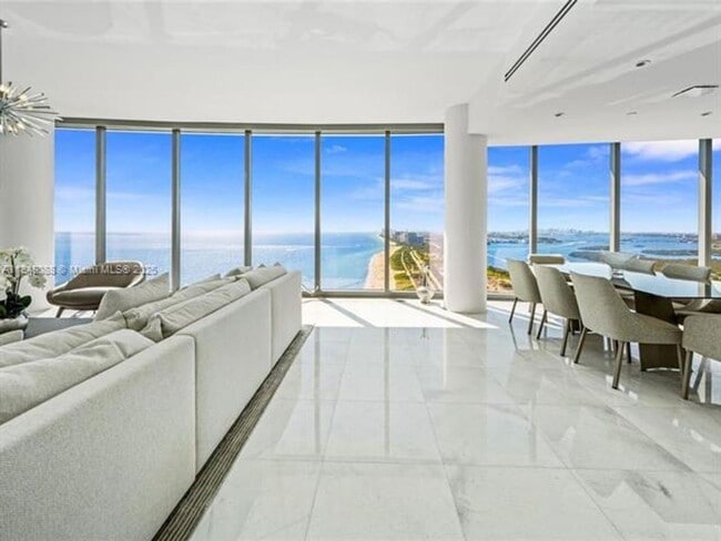 Building Photo - 15701 Collins Ave
