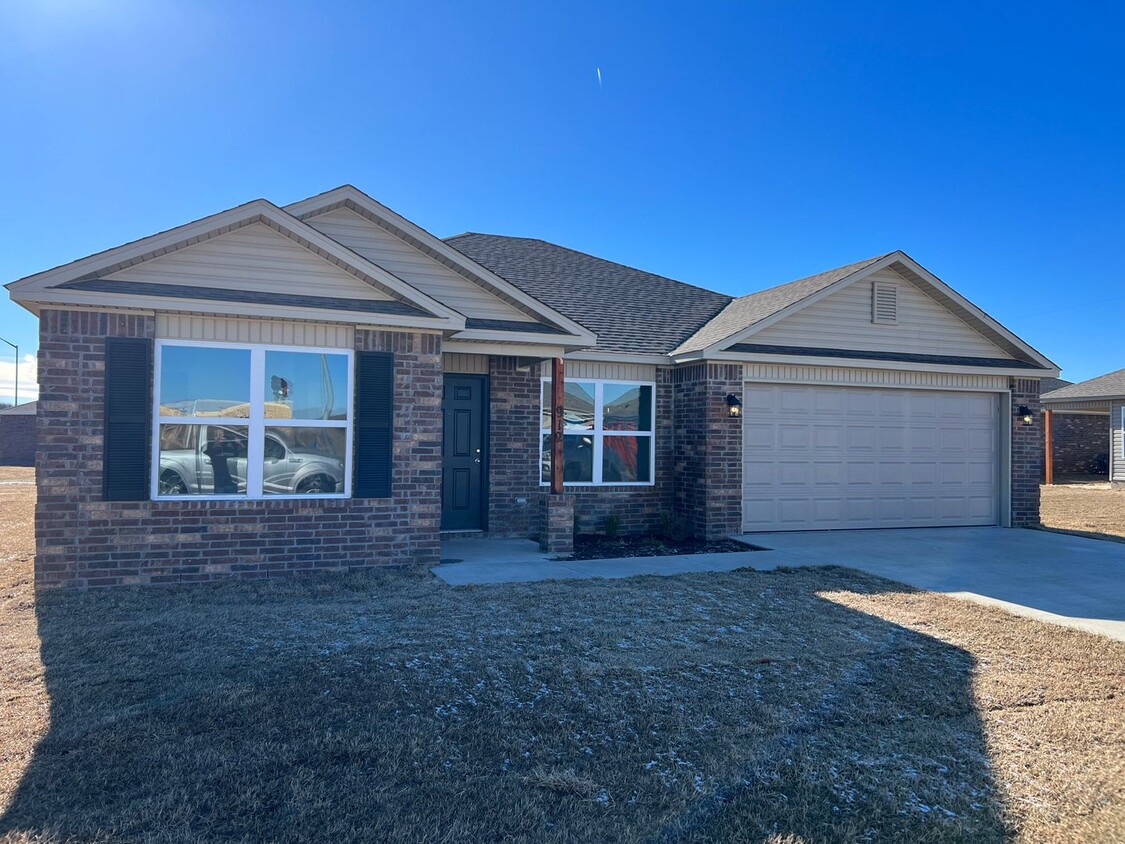 Primary Photo - BACKYARD FENCING INCLUDED!!Beautiful Brand...