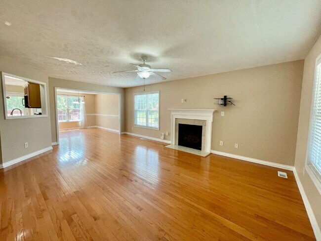 Building Photo - Spacious 4-Bed Haven With 2.5 Baths In Jack Britt District!