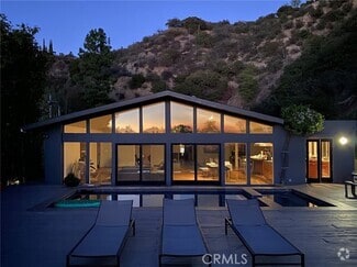 Building Photo - 2420 Bowmont Dr