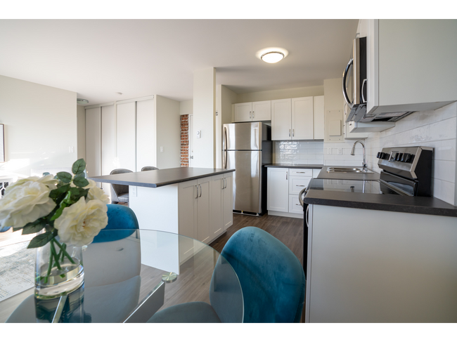 Photo du bâtiment - 700-710 Sir John A. MacDonald Blvd.