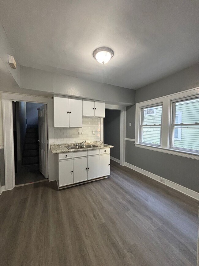 Foto del edificio - 13817 Bartlett Ave