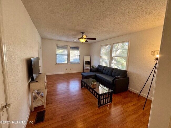 Foto del edificio - 2336 Herschel St