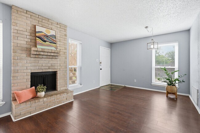 Foto del edificio - 6702 Everhart Rd