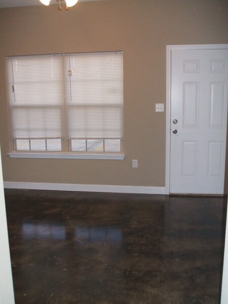 Building Photo - 2660 Glenn Pl