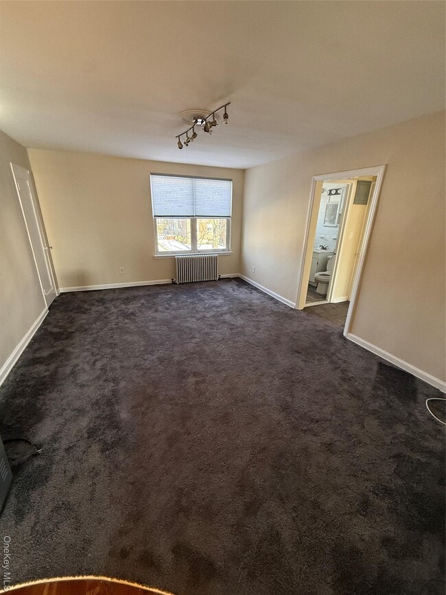 Building Photo - 194-20 39th Ave