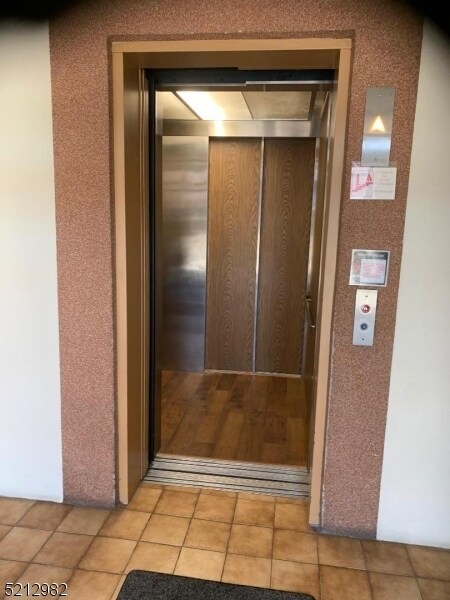 Foto del edificio - 19 Plauderville Ave