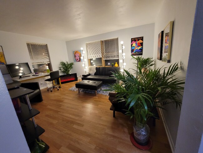 Foto del edificio - 3401 S Howell Ave