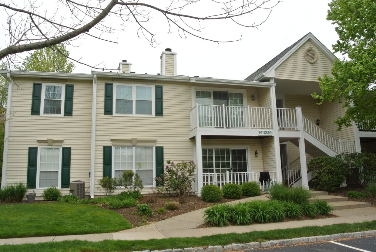 33 Players Cir, Tinton Falls, NJ 07724 Condo for Rent in Tinton Falls