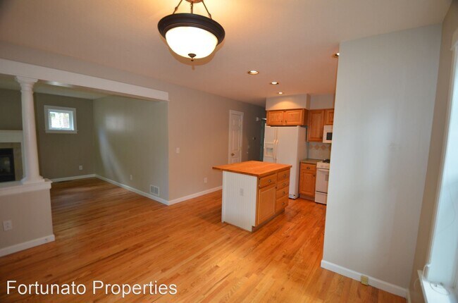 Building Photo - 4 br, 3 bath House - 31 Willow Green