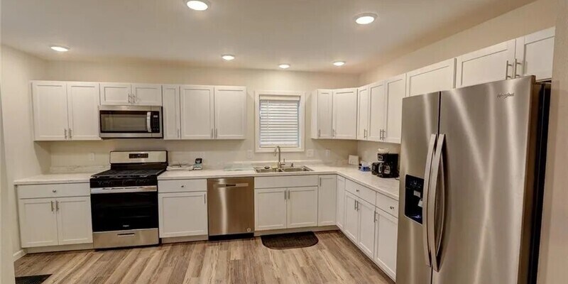 Primary Photo - 10011 Aspen Ln