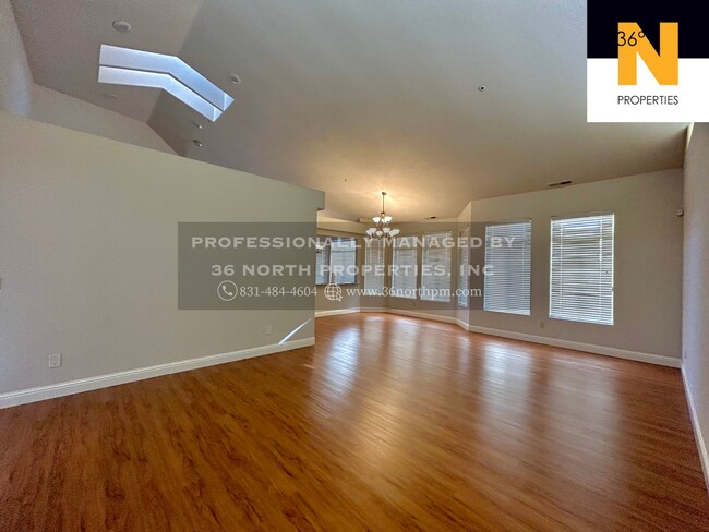 Foto del edificio - Stunning Home in Las Palmas Ranch