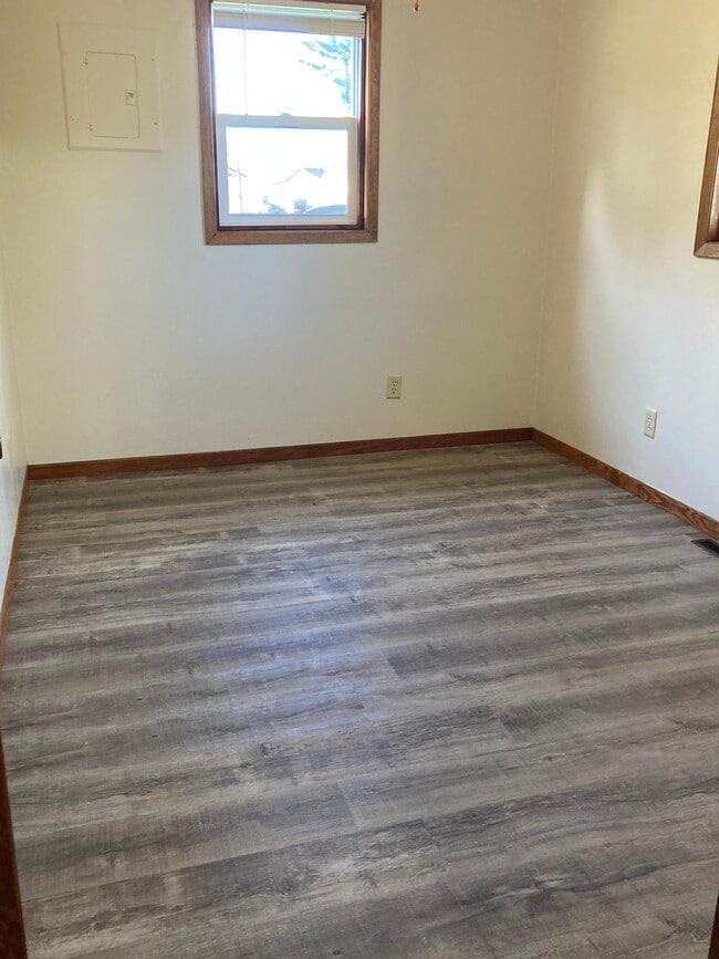 Building Photo - 1207 Lakeview Dr