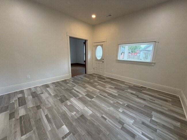 Foto del edificio - 511 E 9th St