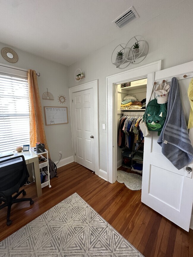 Building Photo - 1112 SW 3rd Ave