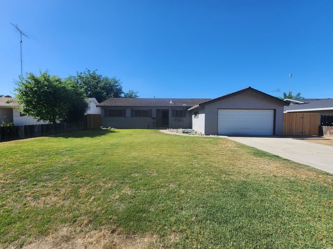 Primary Photo - Beautiful Remodled, 3 Bedroom Home!