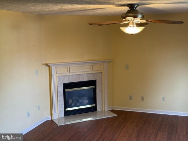 Building Photo - 2047 Harvest Dr