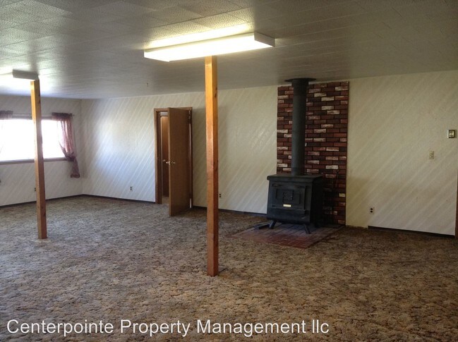 Building Photo - 128 Miller St