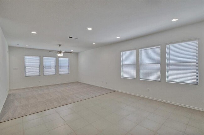 Building Photo - 533 Golden Glory Rd