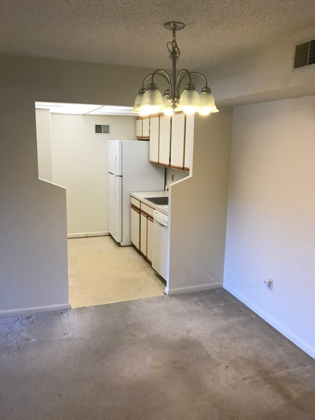 Kitchen - 138 Green Turtle Ln