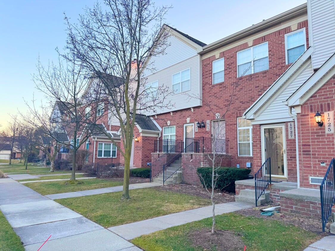 Primary Photo - 1727 Campau Farms Cir