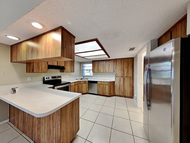 Building Photo - 4444 Summer Oak Dr