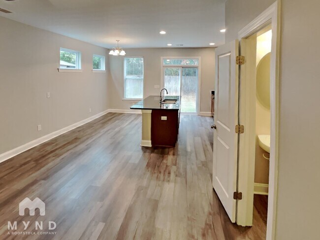 Foto del edificio - 130 Bonhomme Cir