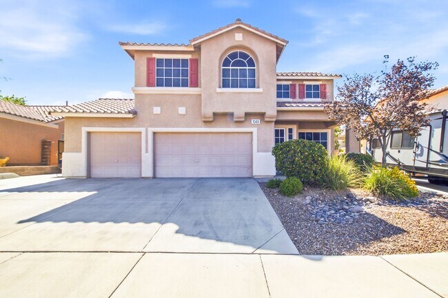 Foto del edificio - Beautiful 4-Bedroom Home with Pool & Rock Waterfall in 89002