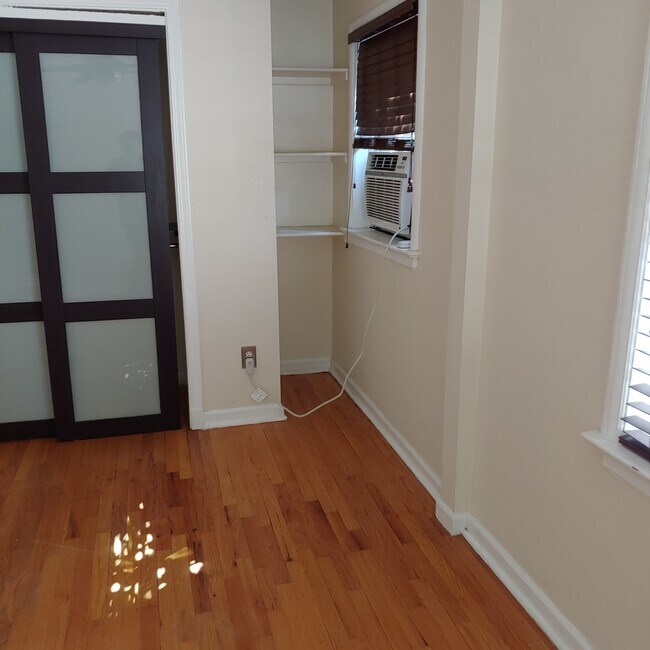 Foto del edificio - 1528 N Emerson St