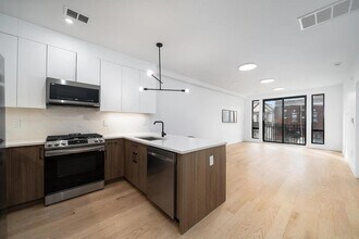 Building Photo - 10 Brinkerhoff St