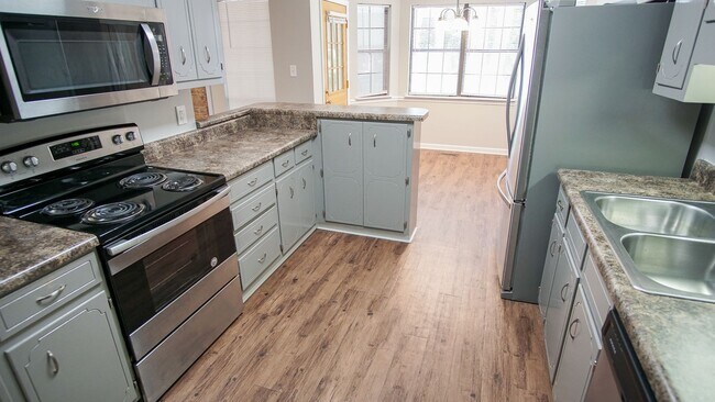 Foto del edificio - Lakeside Schools/Rehabbed and Ready for Move In. (NO PETS)