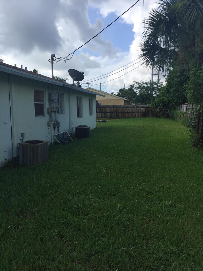 Building Photo - 189 W 16th St