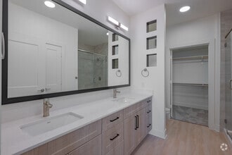 2BR, 2BA - 1,377SF - Bathroom 2 - Magnolia on Main