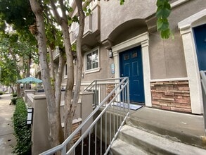 Building Photo - 1043 Loretta Ln