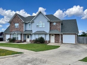 Building Photo - 302 Princess Place