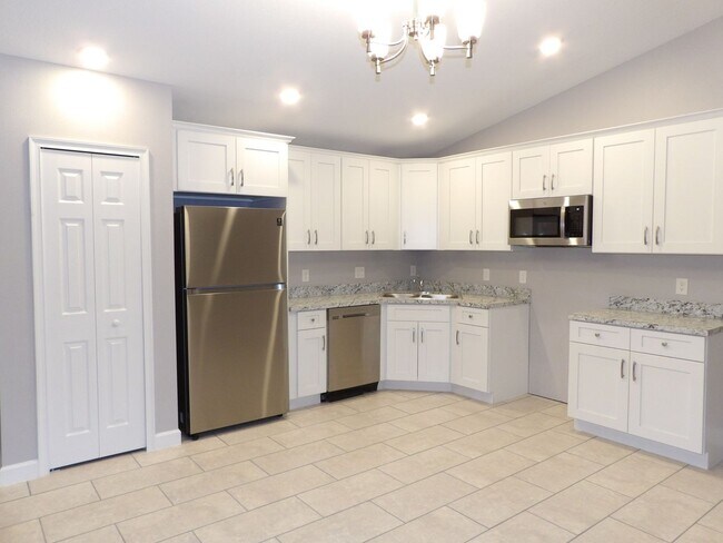 Building Photo - Gorgeous 2 Yrs Old 2 Bedroom 2 Bath 1 Car