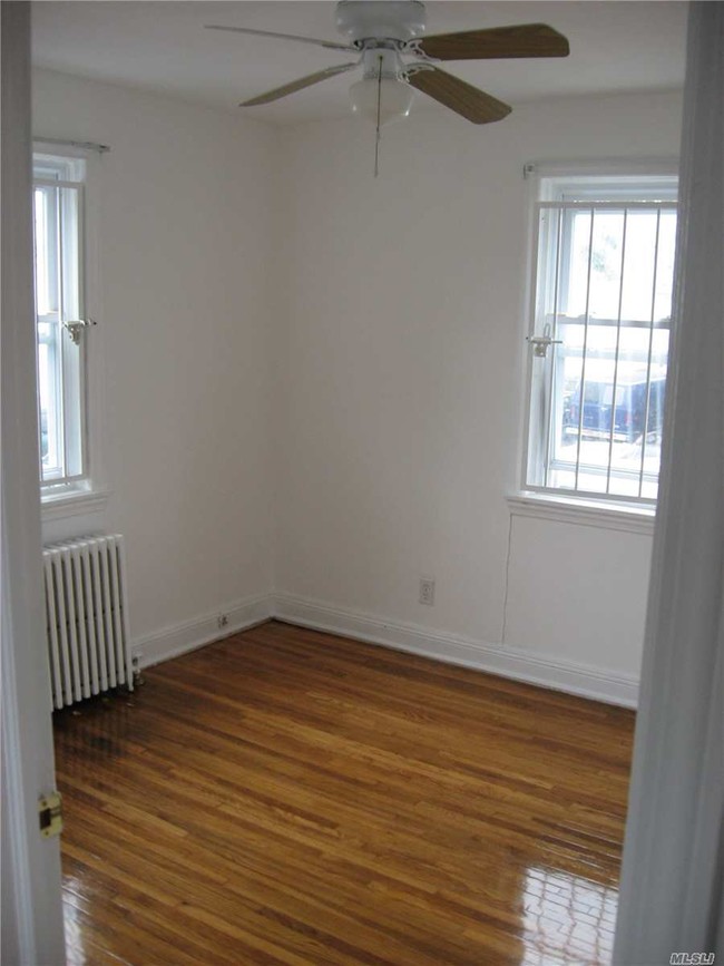 Building Photo - 468 Jerusalem Ave