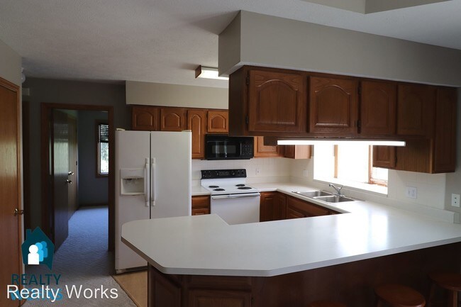 Building Photo - 2523 Hollyhock Cir