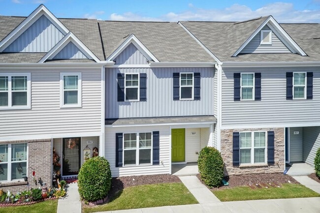 Building Photo - Three Bedroom Home!