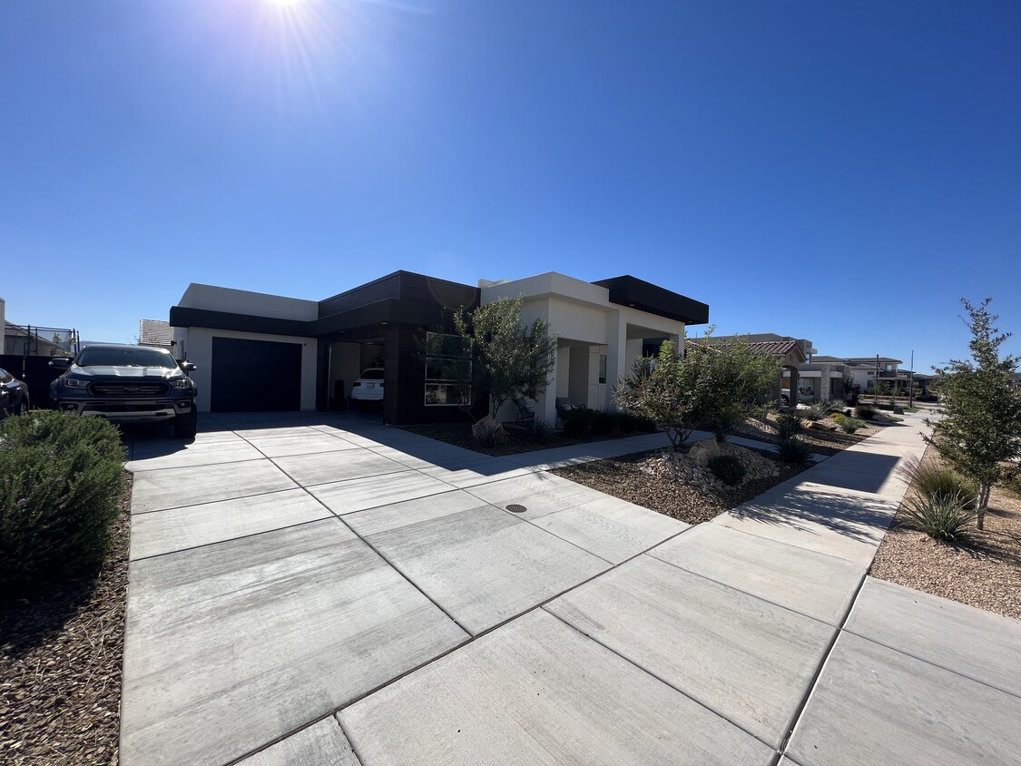 Foto principal - 657 W Fire Sky Dr
