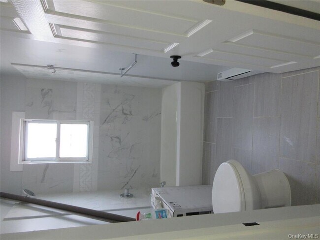 Foto del edificio - 949 E 213th St