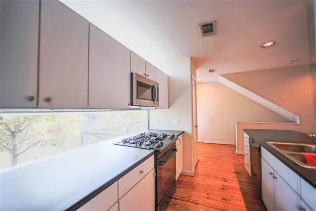 Building Photo - 6913 Yellowstone Way Dr