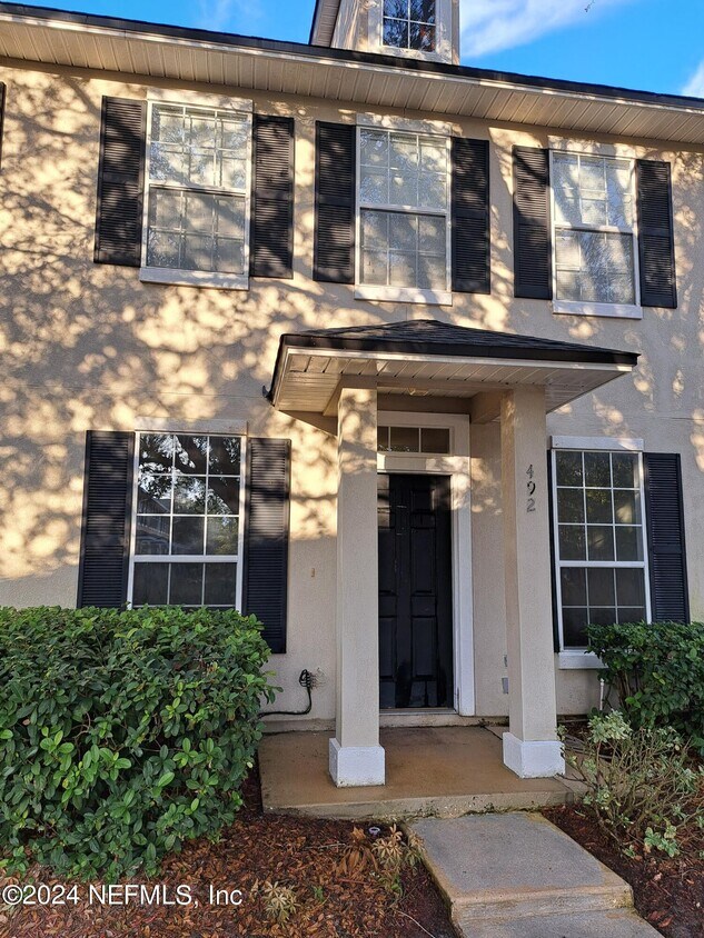 Primary Photo - 492 Sherwood Oaks Dr