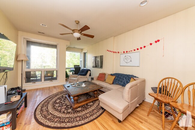 Foto del edificio - 1133 W Addison St