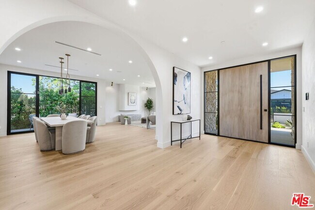 Foto del edificio - 16643 Addison St