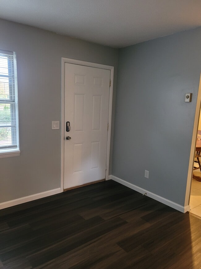 Building Photo - 248 Leach Cir