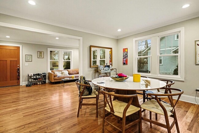 Building Photo - Sylvan Park Charm!