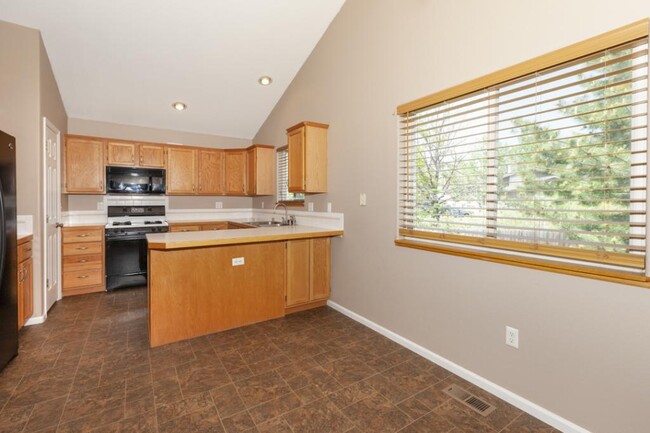 Building Photo - 925 Ptarmigan Circle
