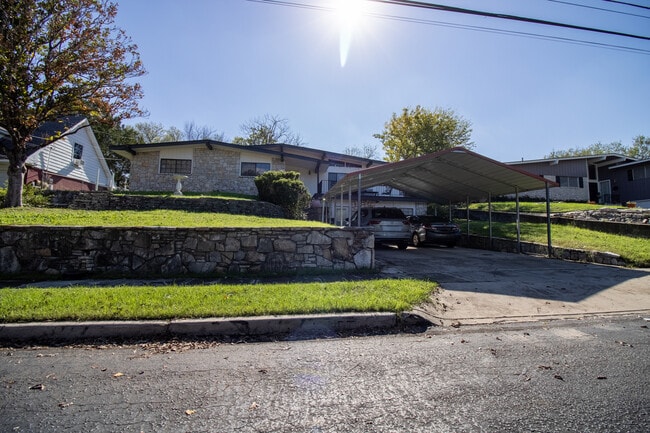 Building Photo - 614 Barchester Dr